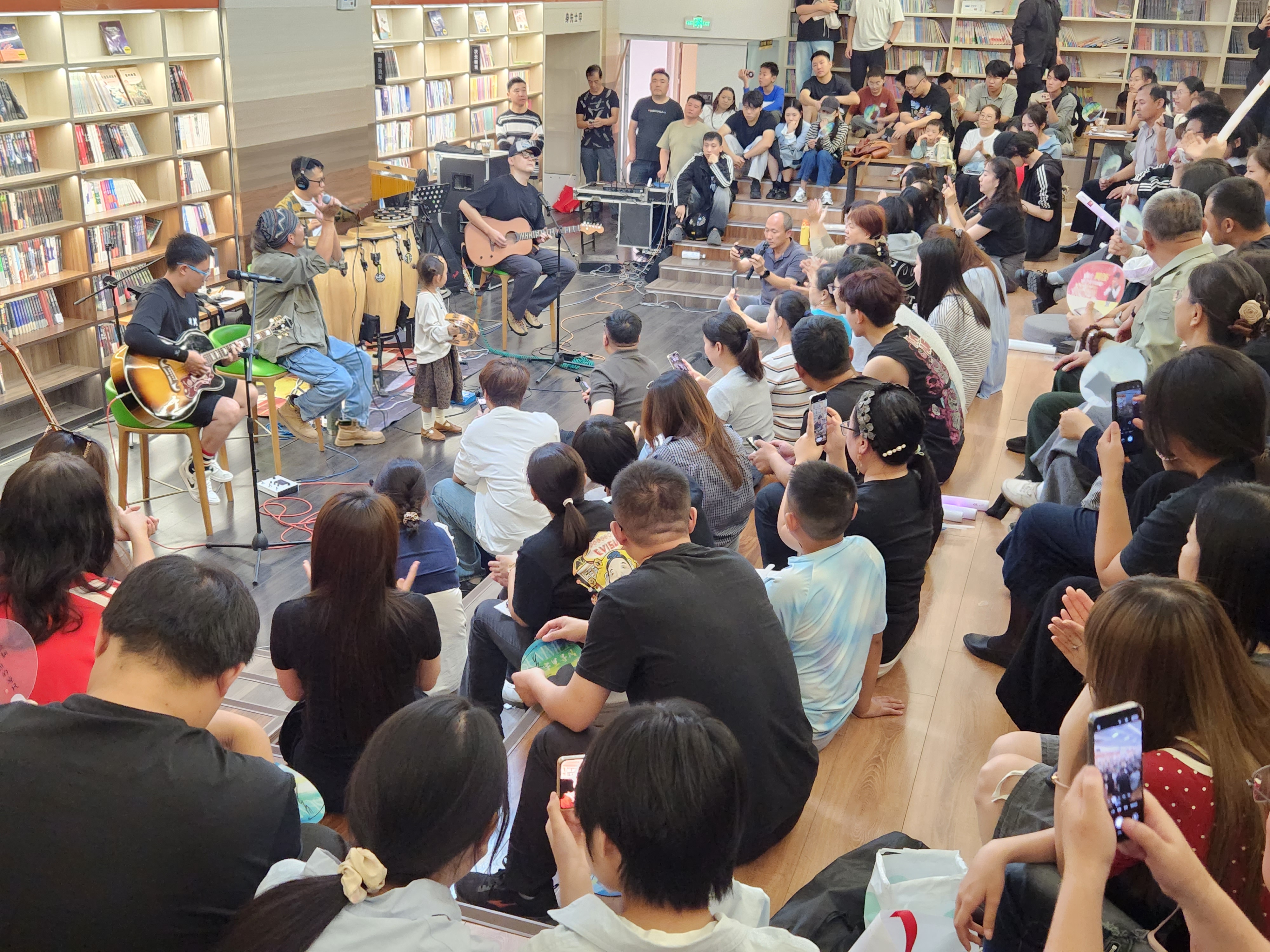 悦享周末丨本土原创乐队走进邯郸书城，解锁“书店+音乐”文化新场景